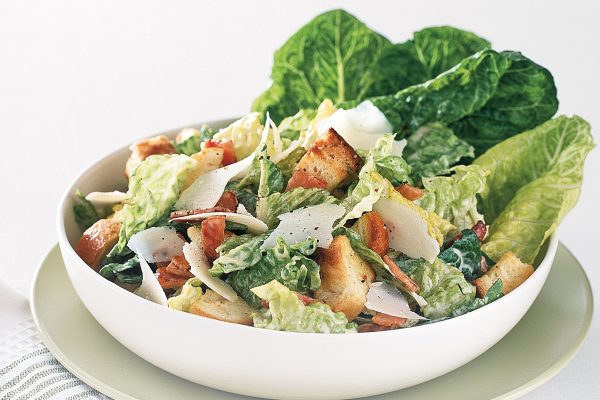 Caesar salad con petto di pollo grigliato